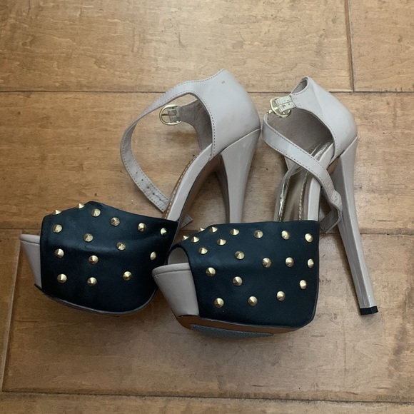 High heels - Picture 3 of 3